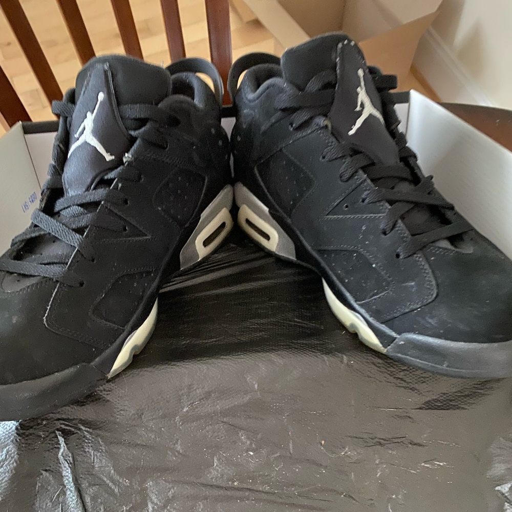 retro 6 low chrome.  good condition. Original box.